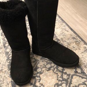 Black UGGS!